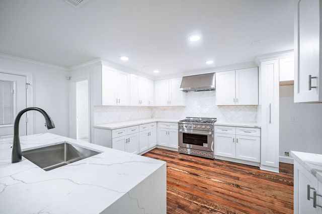 10038 Westview Drive, Houston, TX 77055