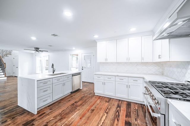 10038 Westview Drive, Houston, TX 77055