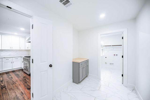 10038 Westview Drive, Houston, TX 77055
