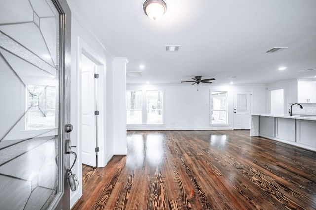 10038 Westview Drive, Houston, TX 77055
