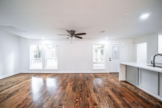 10038 Westview Drive, Houston, TX 77055