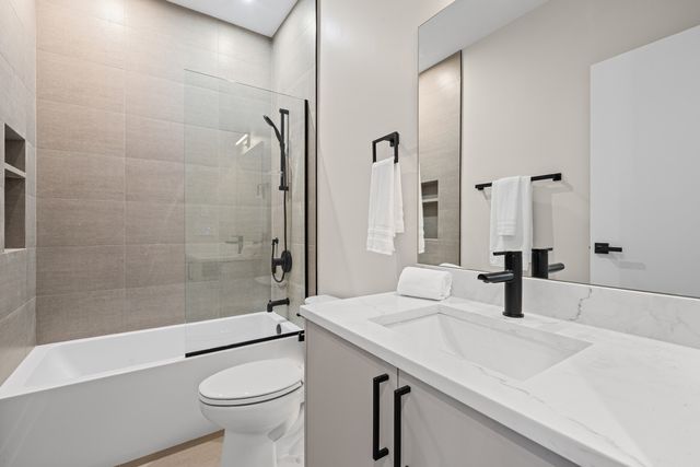3249 S Calumet Avenue, Chicago, IL 60616