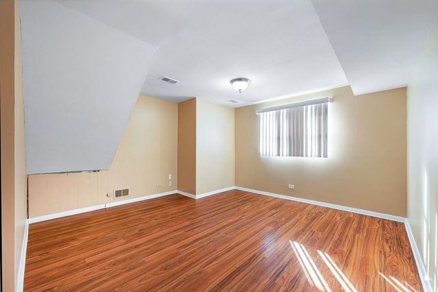 920 Valley Stream Drive, Wheeling, IL 60090