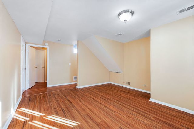 920 Valley Stream Drive, Wheeling, IL 60090