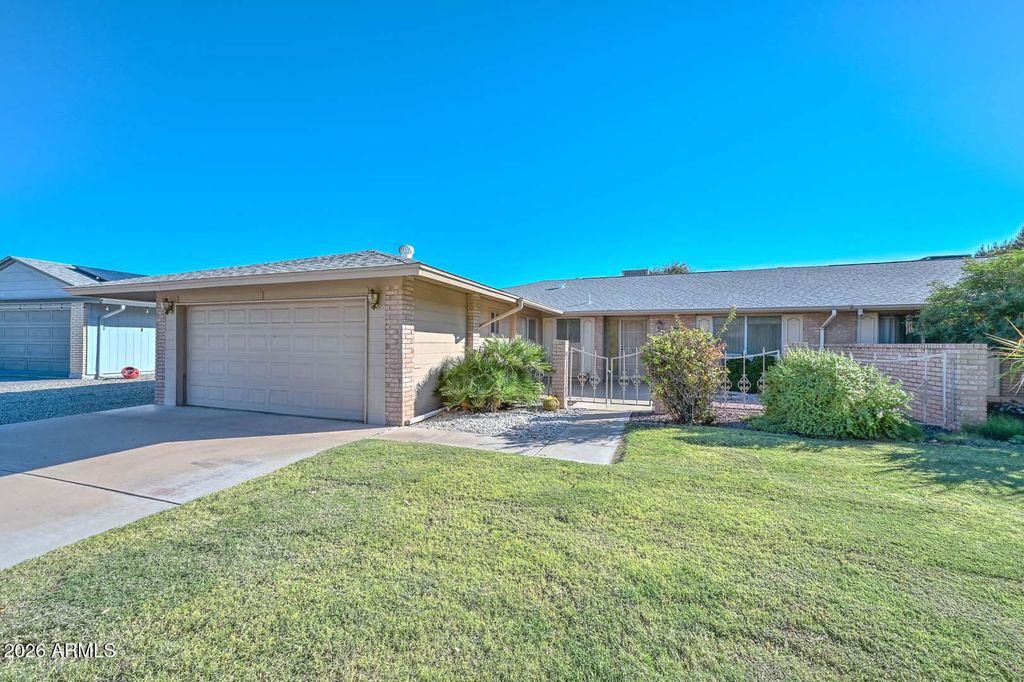 10220 W PINERIDGE Drive, Sun City, AZ 85351 — exterior