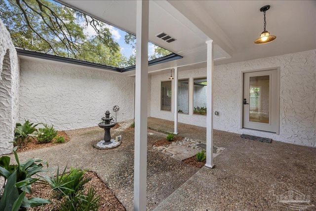 3809 Idlewood Dr, Pensacola, FL 32505