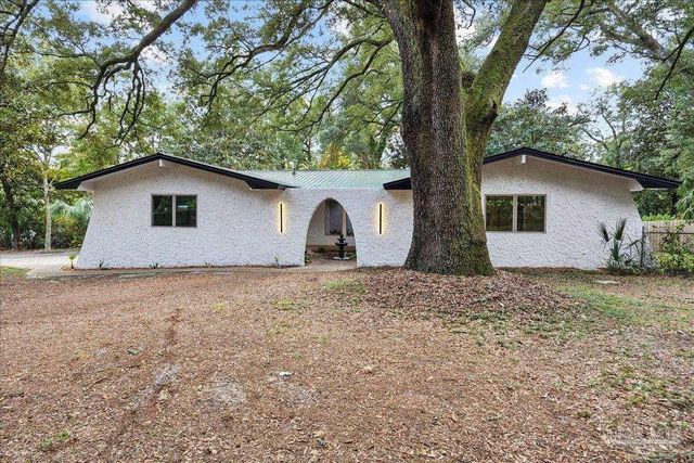 3809 Idlewood Dr, Pensacola, FL 32505