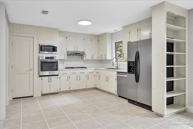 3809 Idlewood Dr, Pensacola, FL 32505