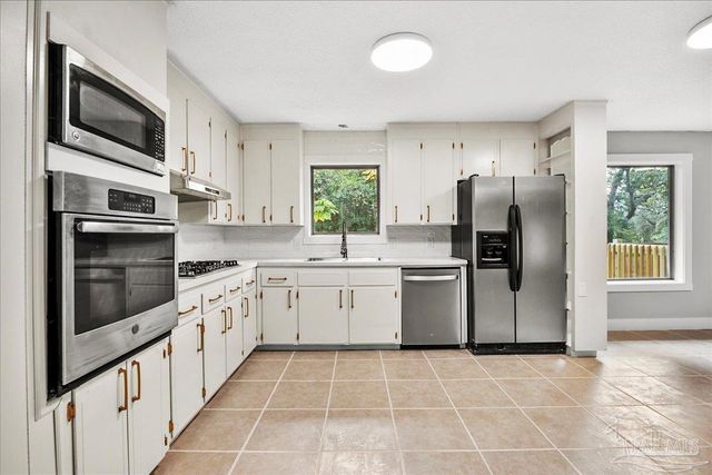 3809 Idlewood Dr, Pensacola, FL 32505