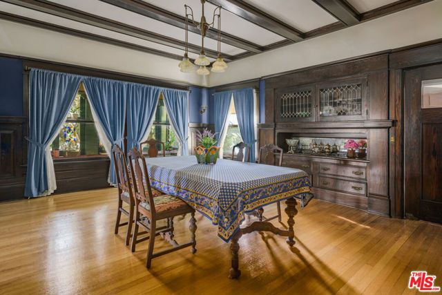 1049 Elden Avenue, Los Angeles, CA 90006