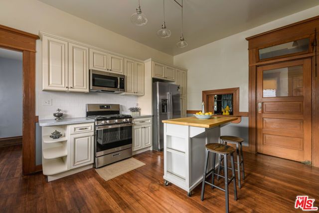 1049 Elden Avenue, Los Angeles, CA 90006