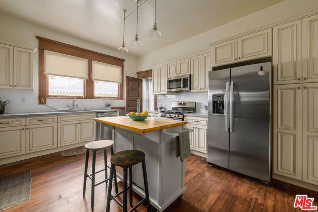 1049 Elden Avenue, Los Angeles, CA 90006