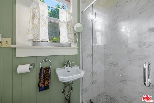 1049 Elden Avenue, Los Angeles, CA 90006