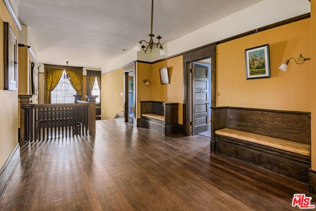 1049 Elden Avenue, Los Angeles, CA 90006