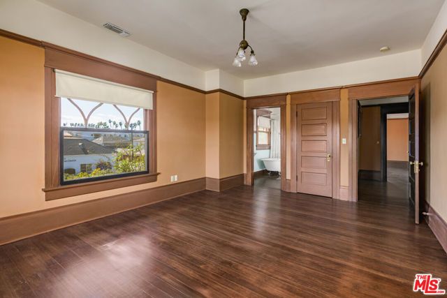 1049 Elden Avenue, Los Angeles, CA 90006