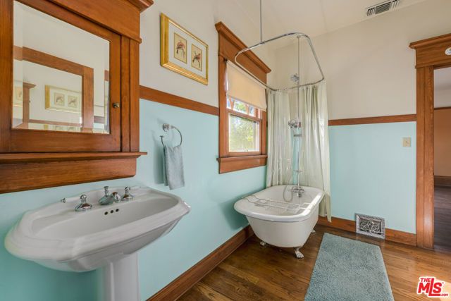 1049 Elden Avenue, Los Angeles, CA 90006