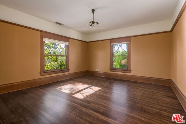 1049 Elden Avenue, Los Angeles, CA 90006