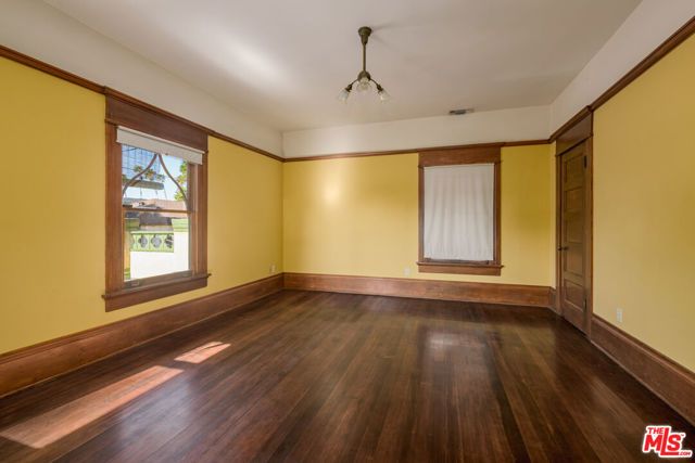 1049 Elden Avenue, Los Angeles, CA 90006