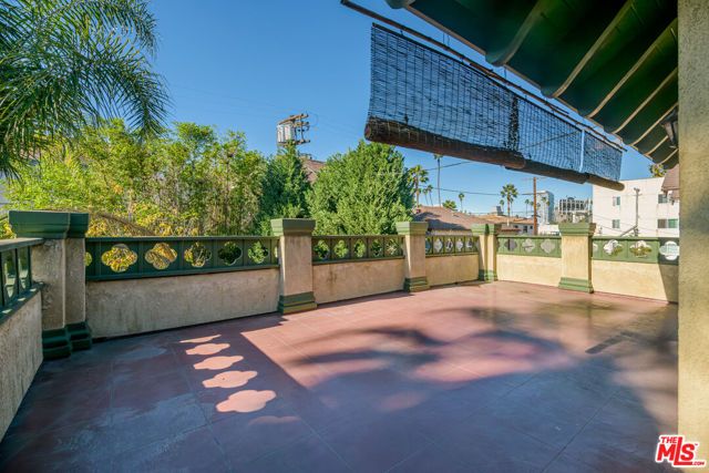 1049 Elden Avenue, Los Angeles, CA 90006