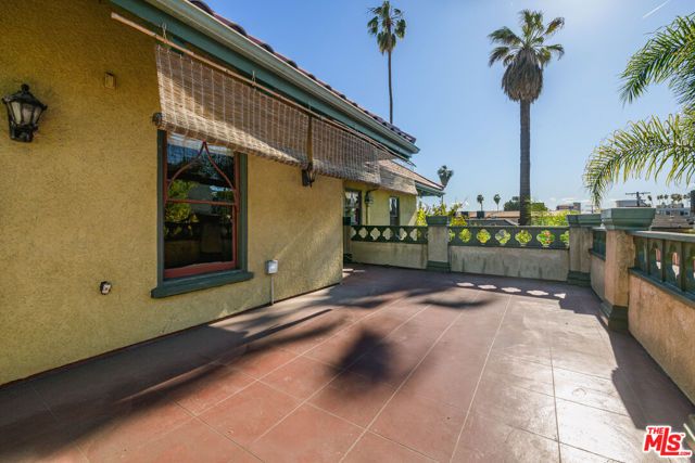 1049 Elden Avenue, Los Angeles, CA 90006