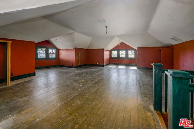 1049 Elden Avenue, Los Angeles, CA 90006