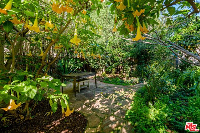 1049 Elden Avenue, Los Angeles, CA 90006