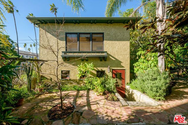 1049 Elden Avenue, Los Angeles, CA 90006