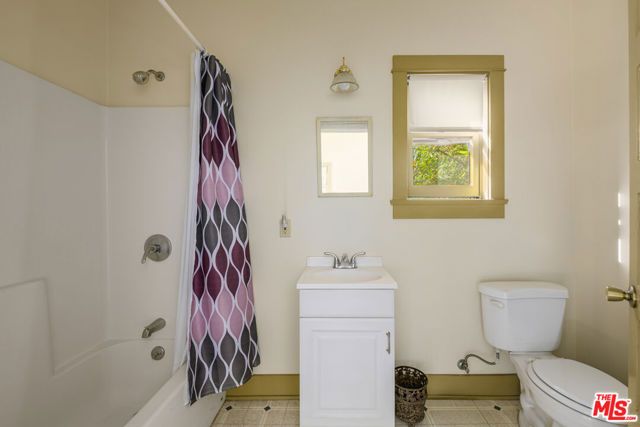 1049 Elden Avenue, Los Angeles, CA 90006