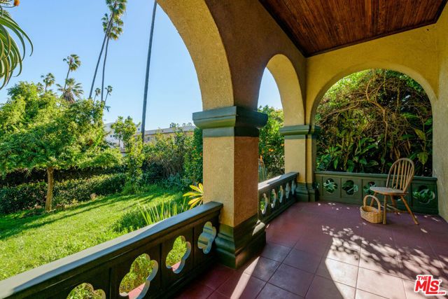 1049 Elden Avenue, Los Angeles, CA 90006