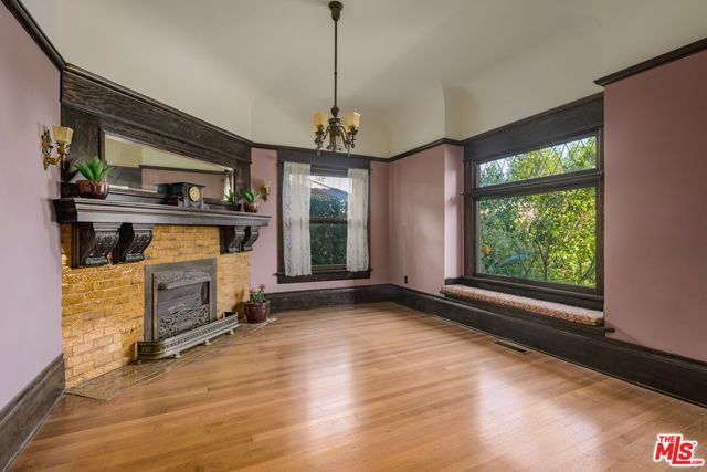 1049 Elden Avenue, Los Angeles, CA 90006