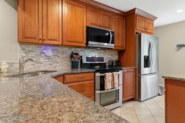 4108 Meadowland Dr, Prospect, KY 40059