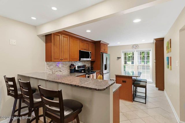 4108 Meadowland Dr, Prospect, KY 40059