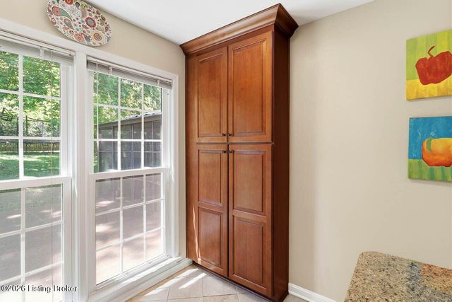 4108 Meadowland Dr, Prospect, KY 40059