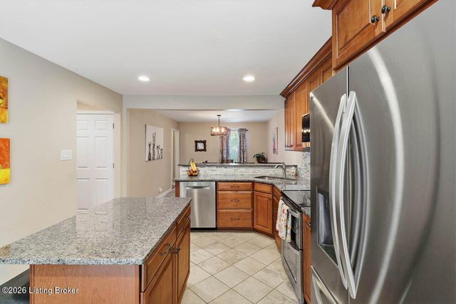 4108 Meadowland Dr, Prospect, KY 40059