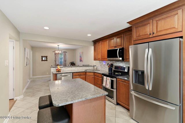 4108 Meadowland Dr, Prospect, KY 40059