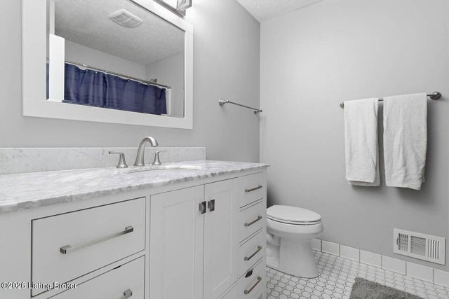 4108 Meadowland Dr, Prospect, KY 40059