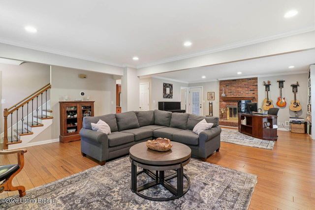 4108 Meadowland Dr, Prospect, KY 40059