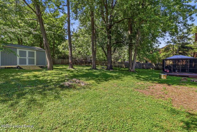 4108 Meadowland Dr, Prospect, KY 40059