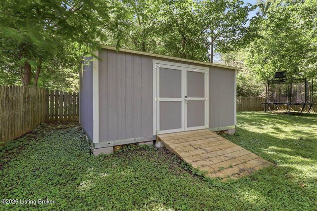 4108 Meadowland Dr, Prospect, KY 40059