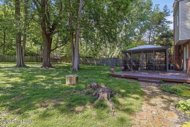 4108 Meadowland Dr, Prospect, KY 40059