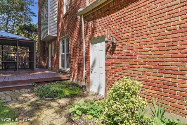 4108 Meadowland Dr, Prospect, KY 40059
