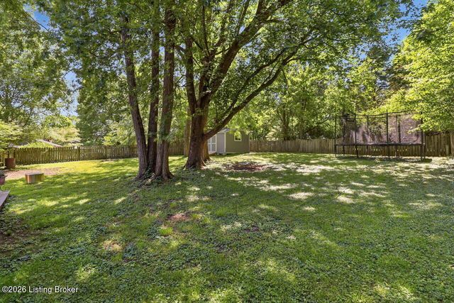4108 Meadowland Dr, Prospect, KY 40059