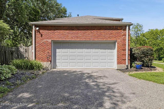 4108 Meadowland Dr, Prospect, KY 40059