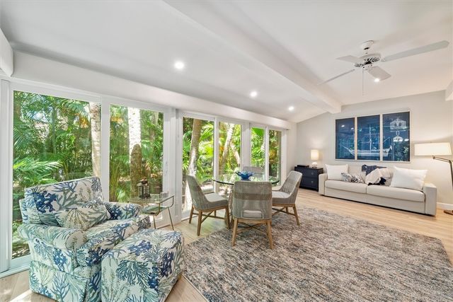 1315 Palmetto Court 111, Vero Beach, FL 32963