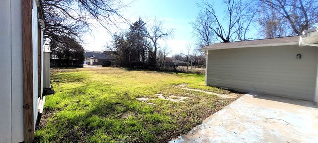 5821 Black Oak Lane, River Oaks, TX 76114