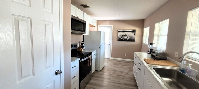 5821 Black Oak Lane, River Oaks, TX 76114