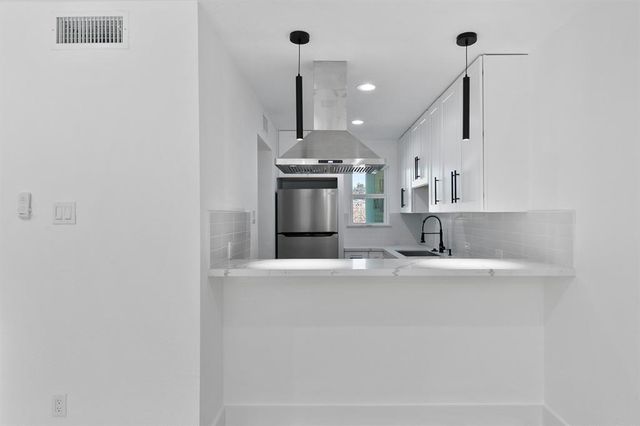 1514 Wirt Road 8, Houston, TX 77055