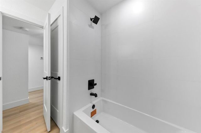 1514 Wirt Road 8, Houston, TX 77055