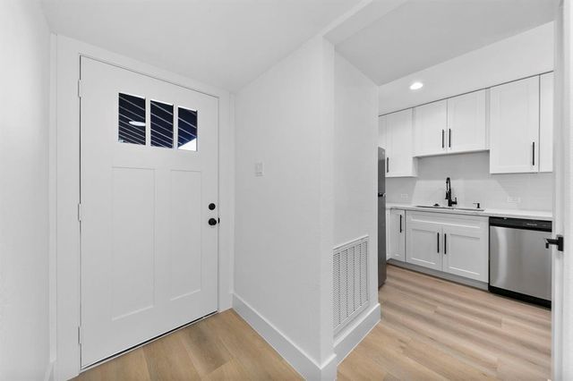 1514 Wirt Road 8, Houston, TX 77055