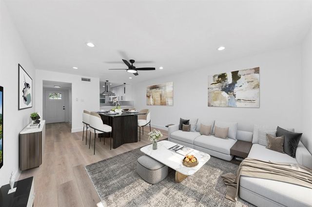 1514 Wirt Road 8, Houston, TX 77055
